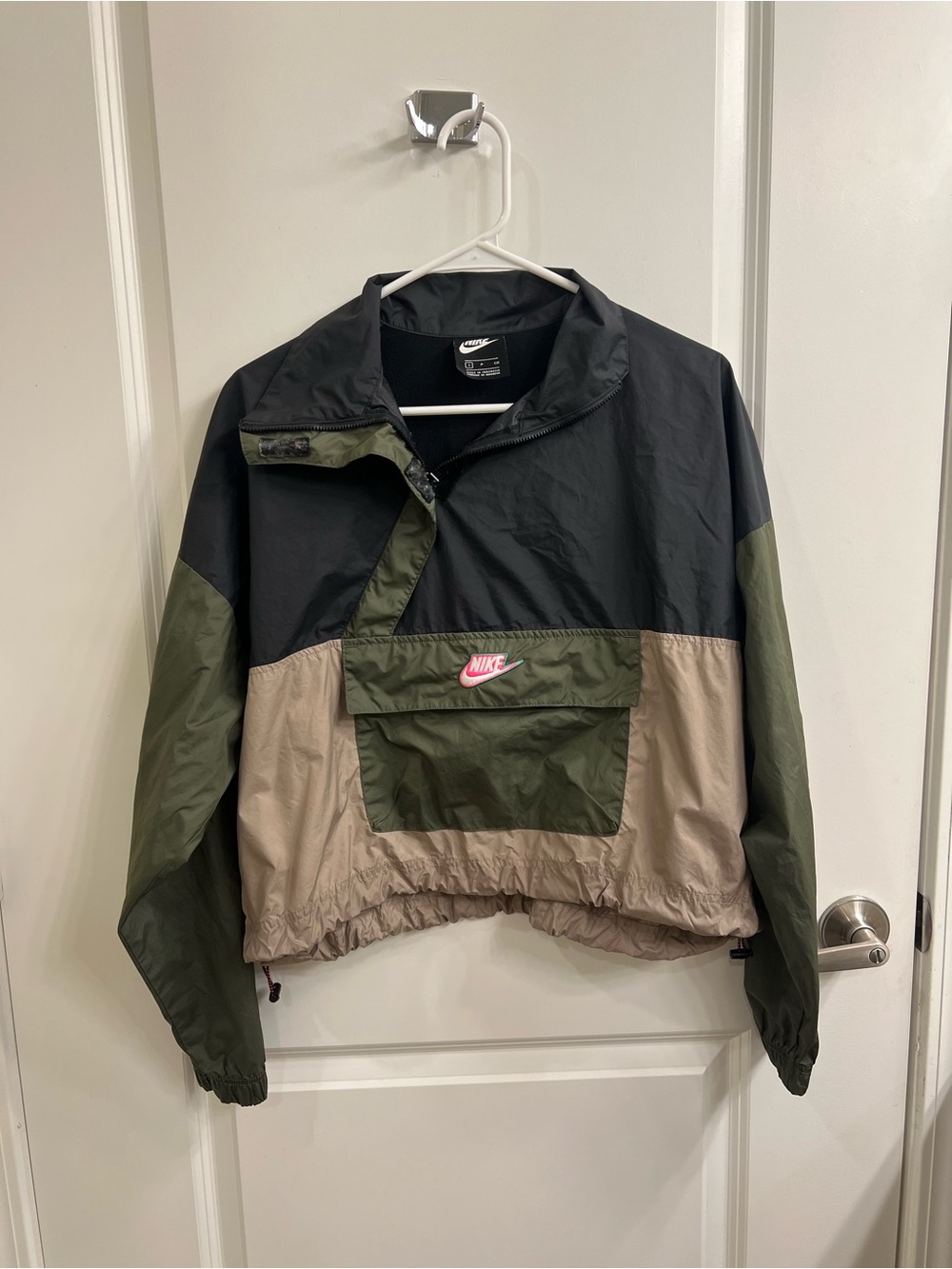 Nike Colorblock Pullover Windbreaker Jacket in Black, Olive, Tan
